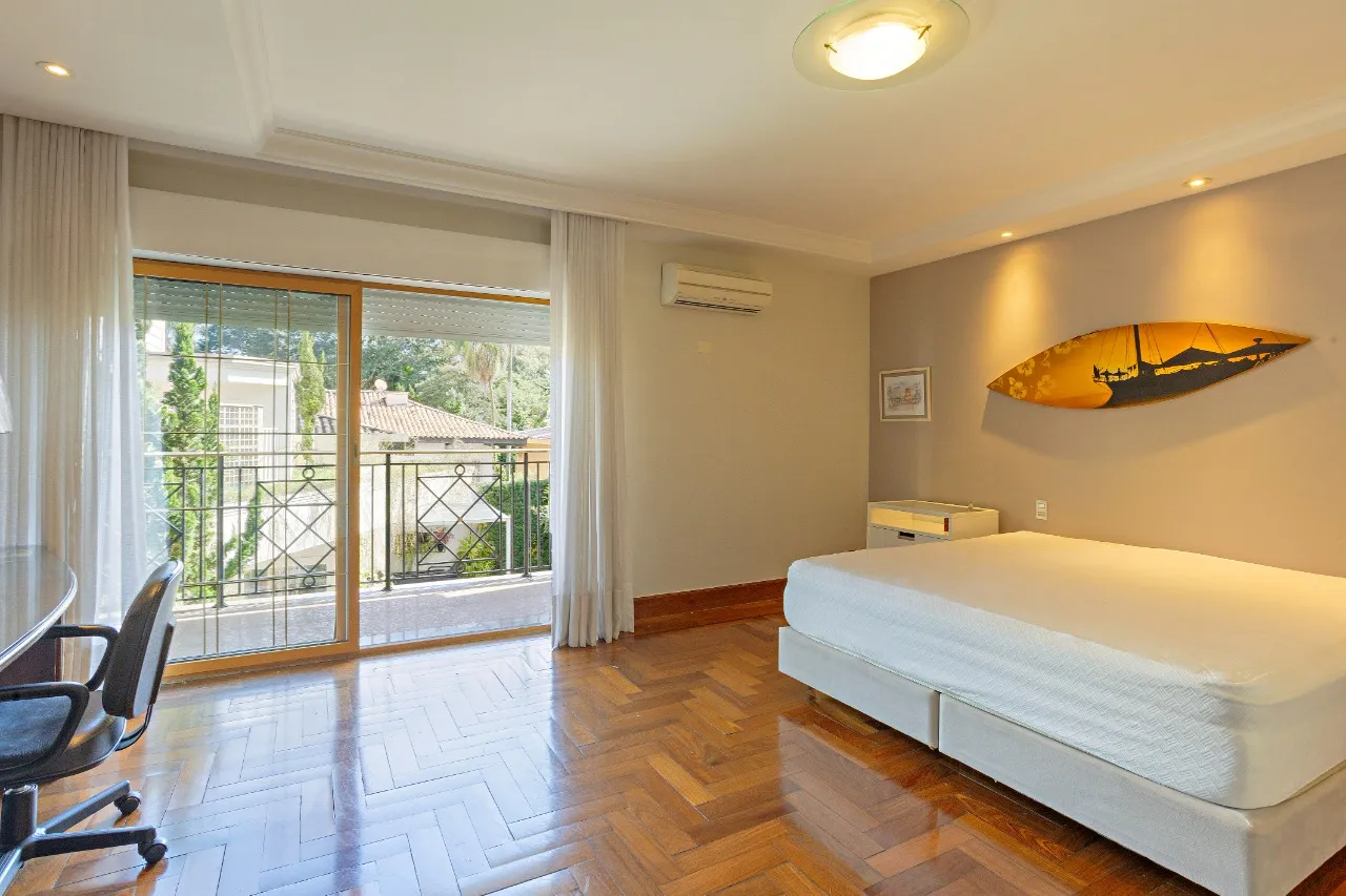 Residência contemporânea reformada na quadra em frente ao Parque Ibirapuera – 22204