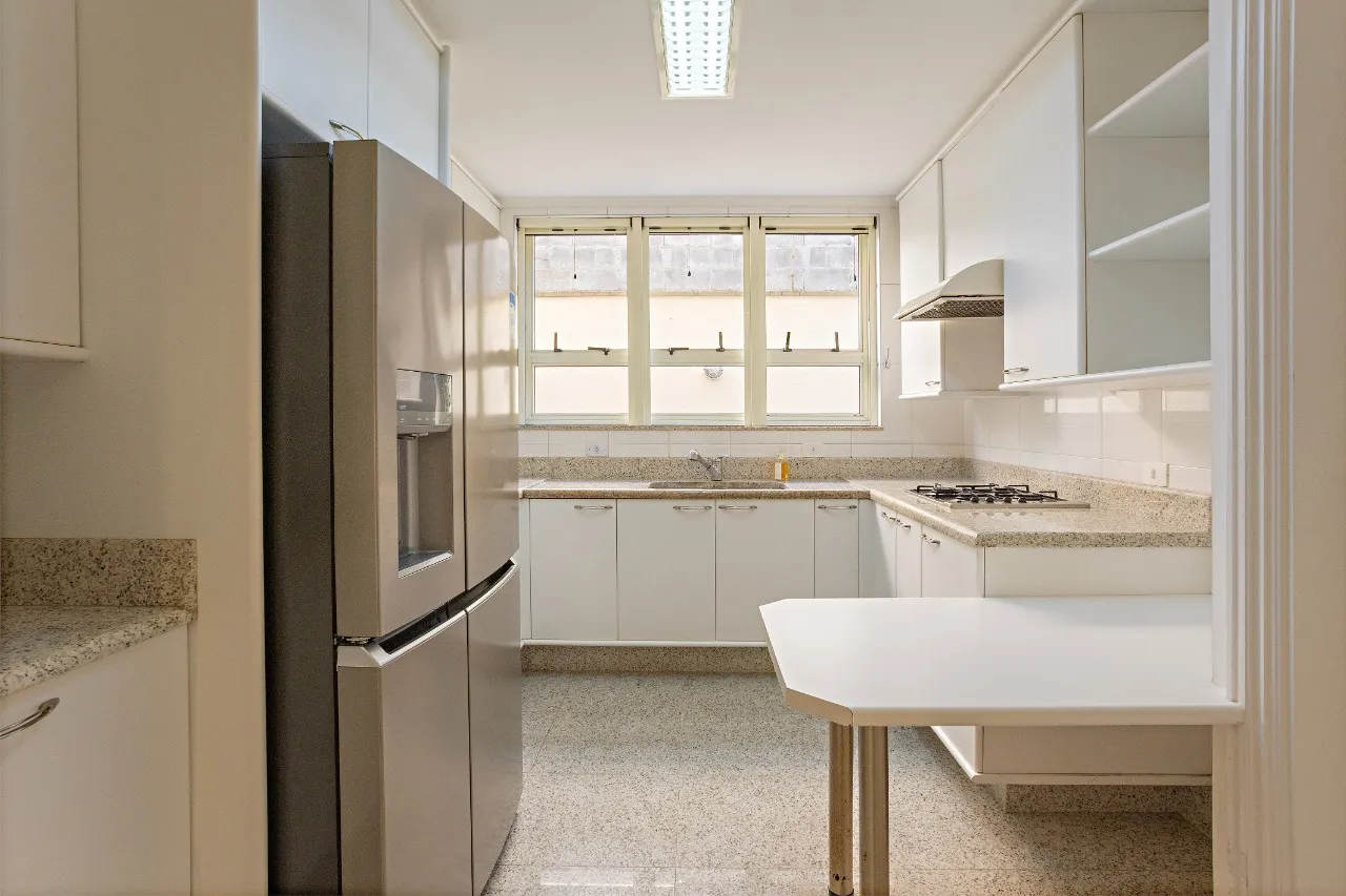 Residência contemporânea reformada na quadra em frente ao Parque Ibirapuera – 22204