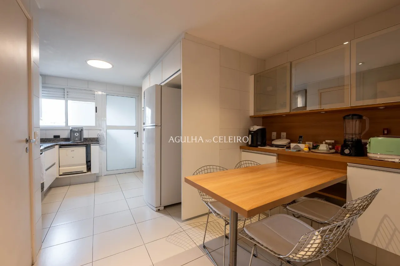 Apartamento ensolarado com varanda e 3 suítes no coração do Jardim Paulista – 22239