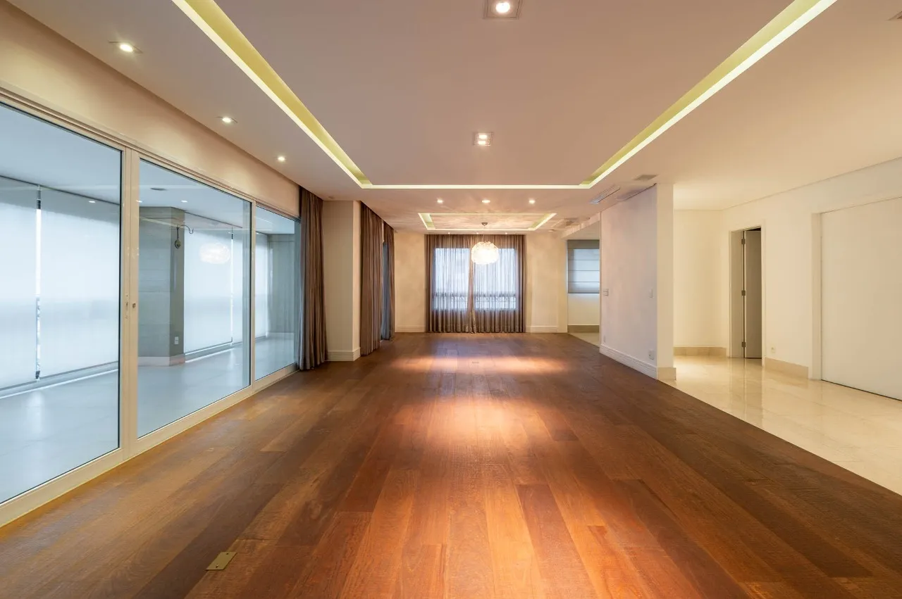 Apartamento com planta generosa à venda no Campo Belo. – 22249