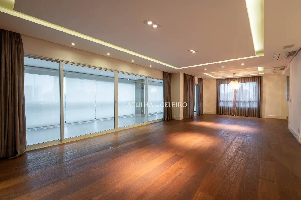 Apartamento com planta generosa à venda no Campo Belo. – 22249