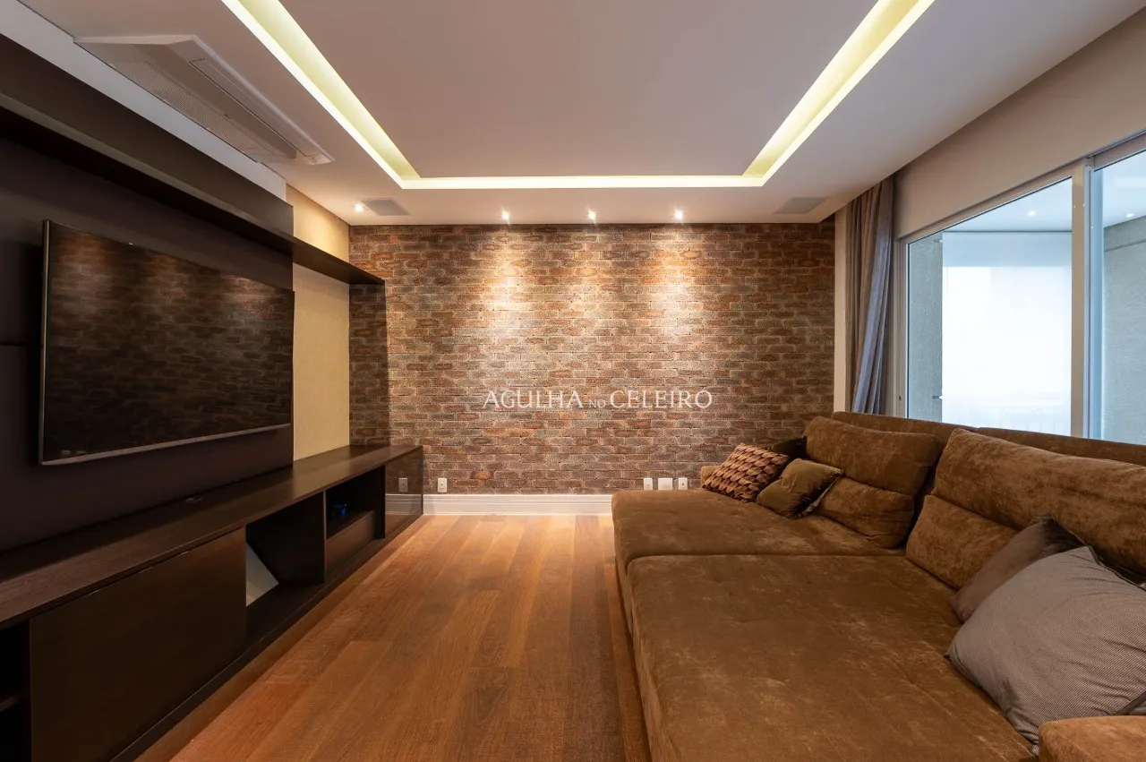 Apartamento com planta generosa à venda no Campo Belo. – 22249