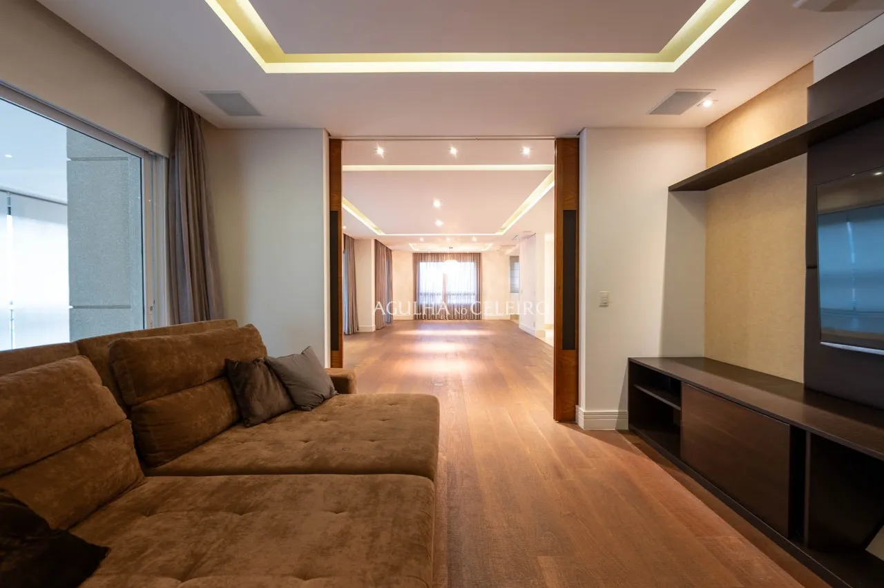 Apartamento com planta generosa à venda no Campo Belo. – 22249