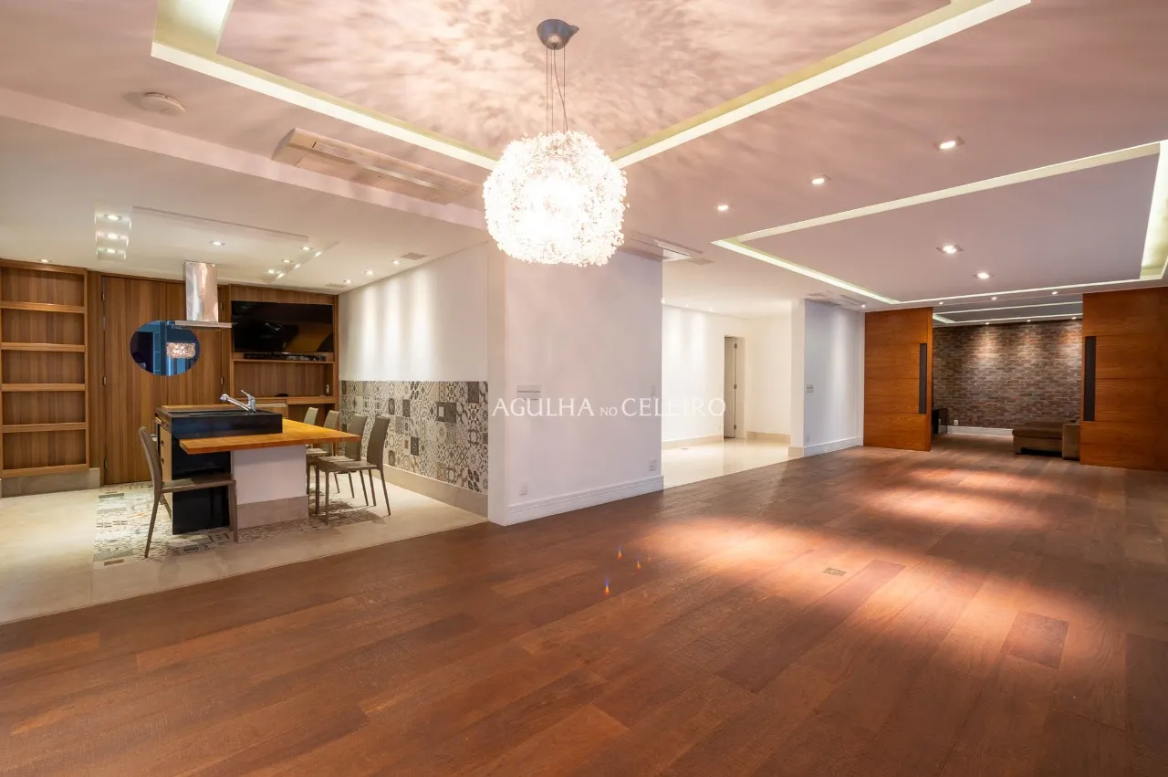 Apartamento com planta generosa à venda no Campo Belo. – 22249