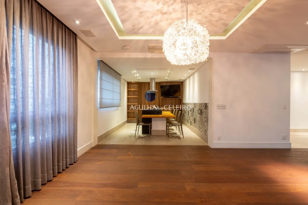 Apartamento com planta generosa à venda no Campo Belo. – 22249