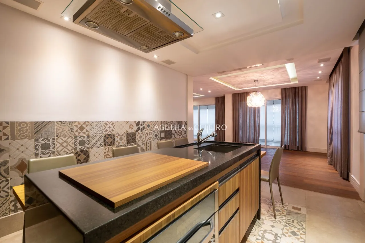 Apartamento com planta generosa à venda no Campo Belo. – 22249