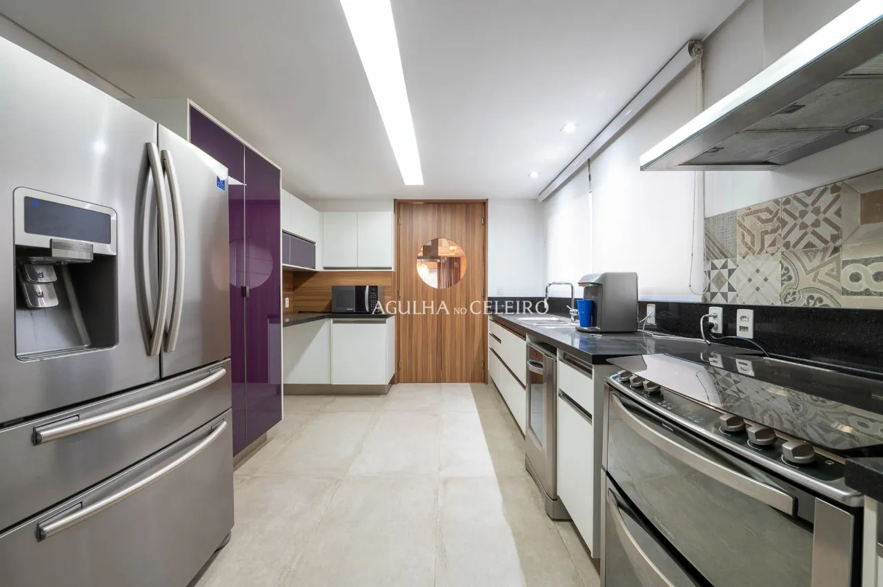 Apartamento com planta generosa à venda no Campo Belo. – 22249