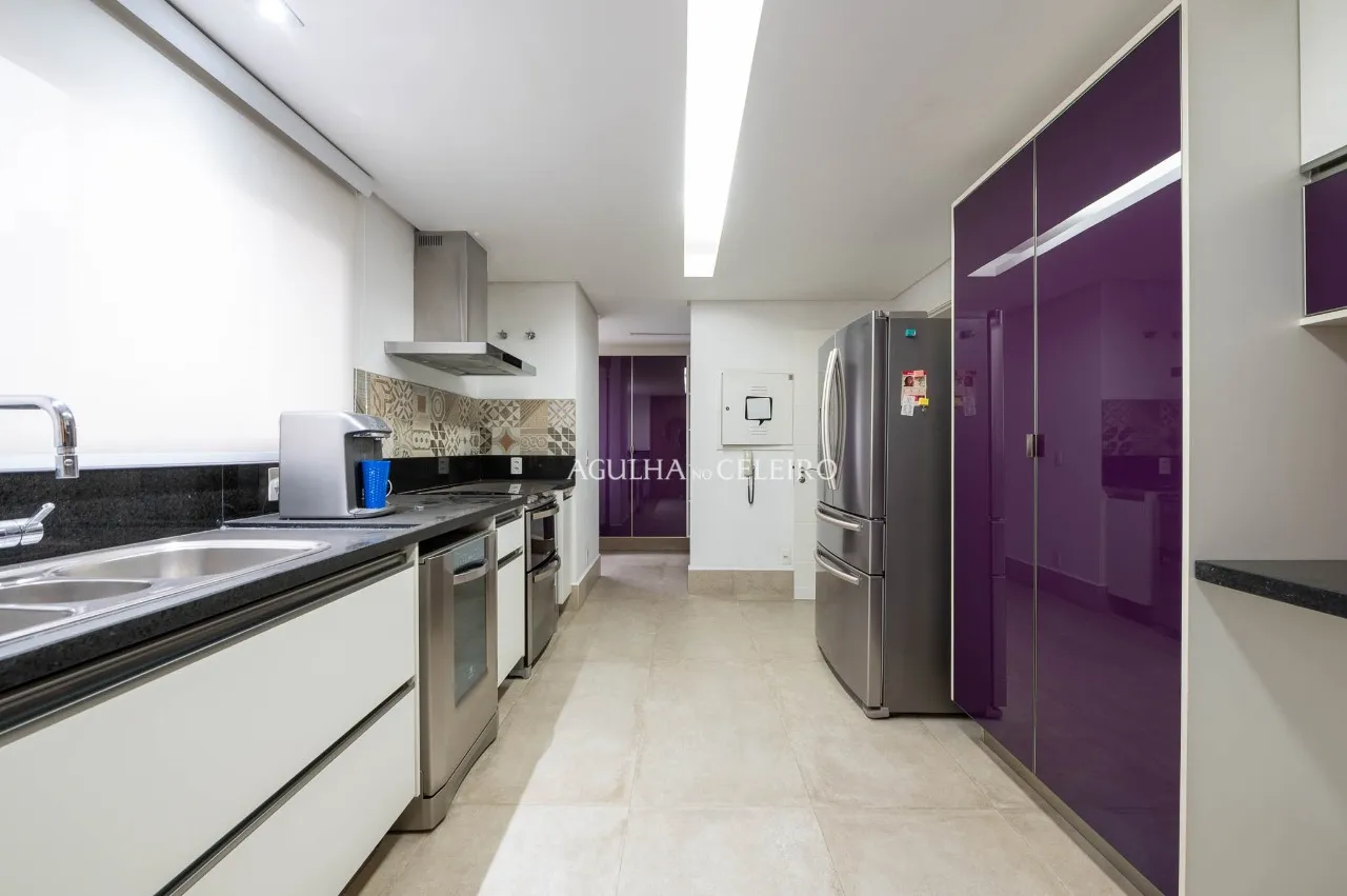 Apartamento com planta generosa à venda no Campo Belo. – 22249