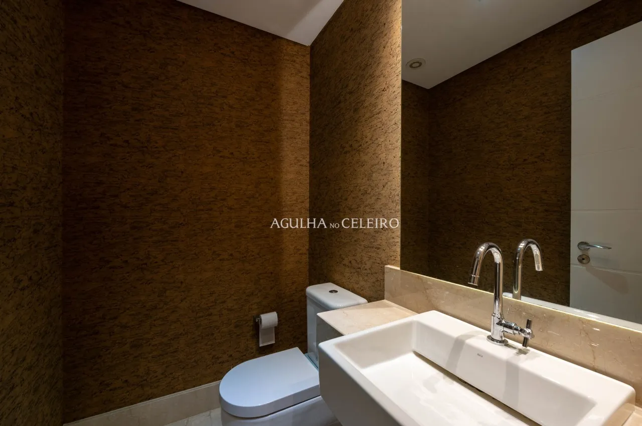 Apartamento com planta generosa à venda no Campo Belo. – 22249