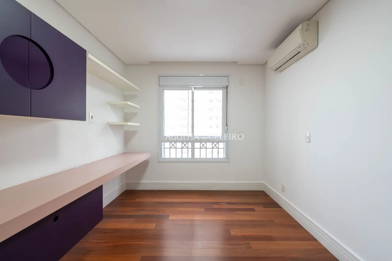 Apartamento com planta generosa à venda no Campo Belo. – 22249