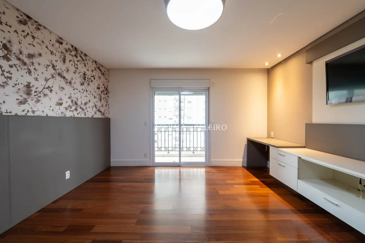 Apartamento com planta generosa à venda no Campo Belo. – 22249