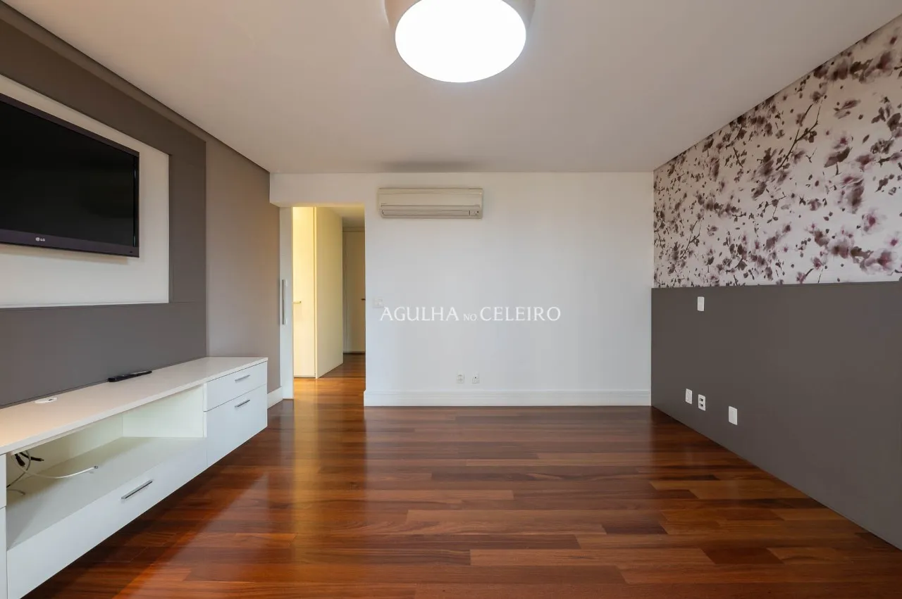 Apartamento com planta generosa à venda no Campo Belo. – 22249