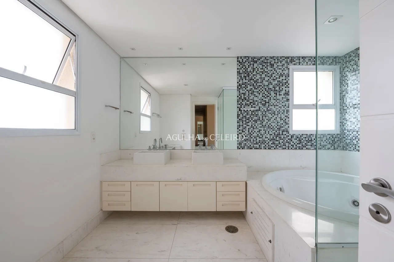 Apartamento com planta generosa à venda no Campo Belo. – 22249