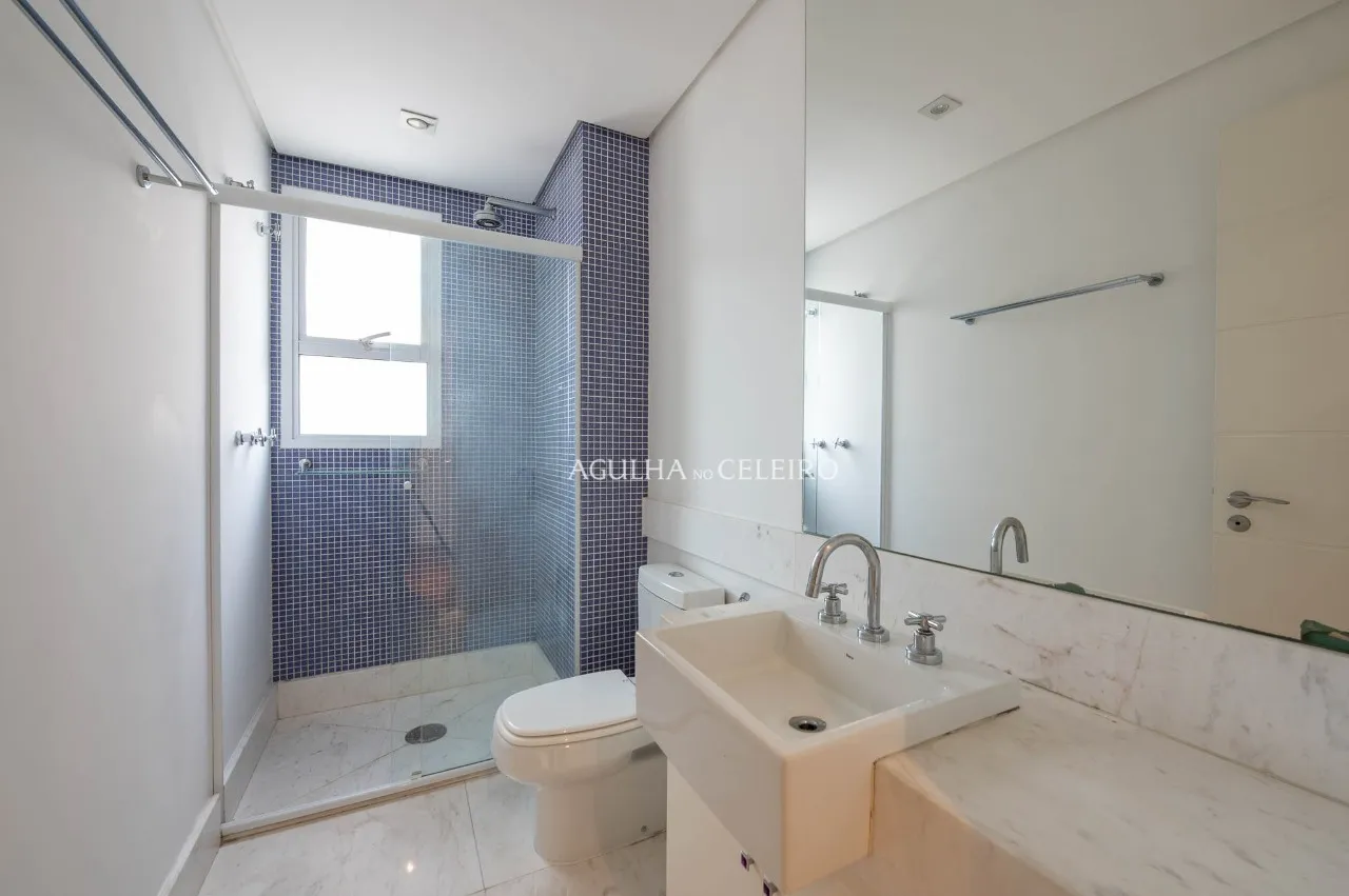 Apartamento com planta generosa à venda no Campo Belo. – 22249