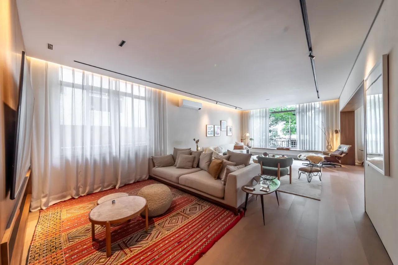 Apartamento reformado com muito espaço à venda no Jardim América. – AP3465