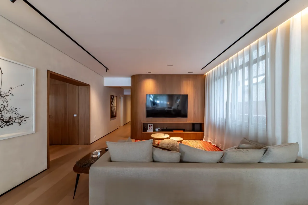 Apartamento reformado com muito espaço à venda no Jardim América. – AP3465