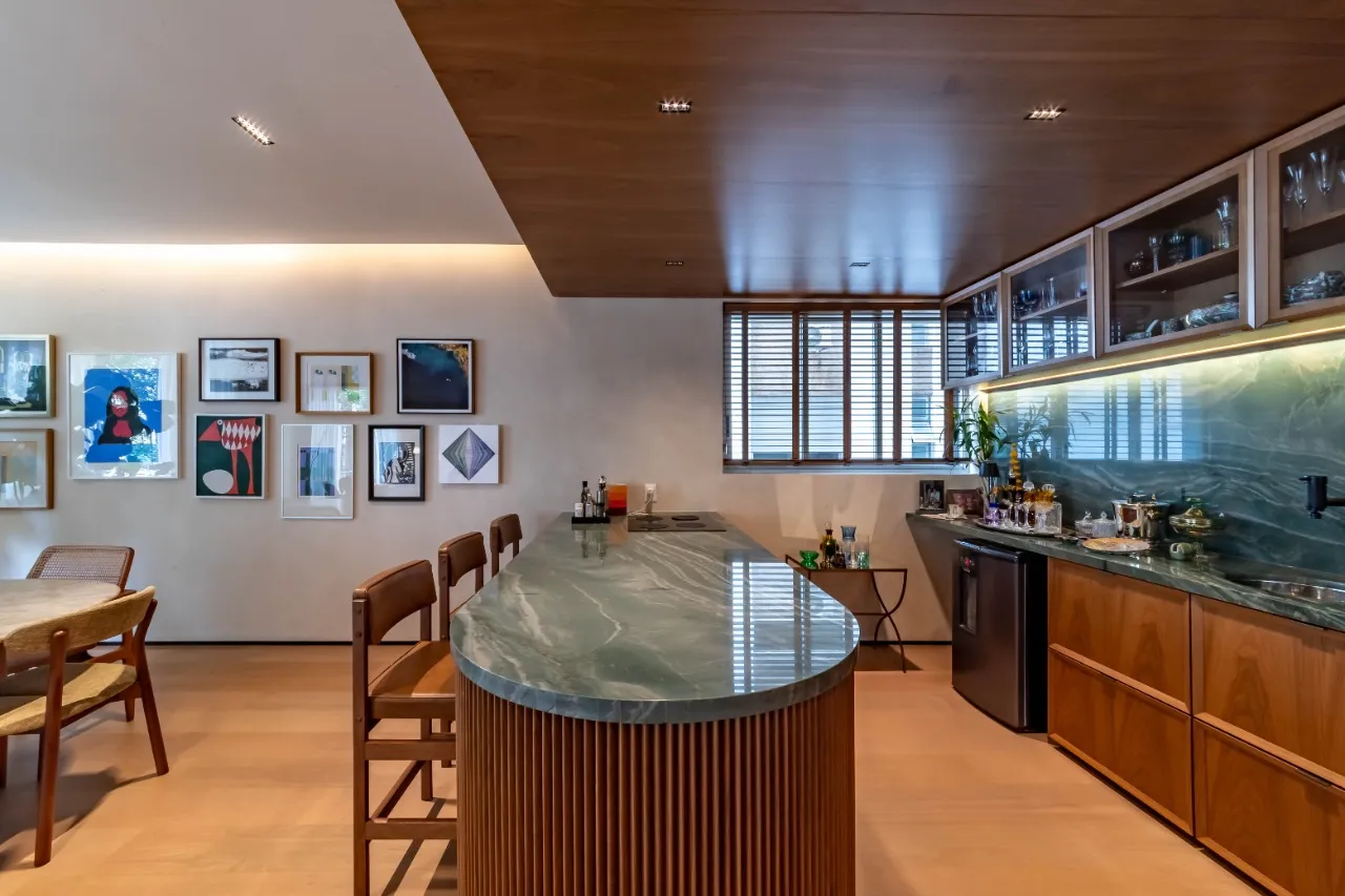 Apartamento reformado com muito espaço à venda no Jardim América. – AP3465