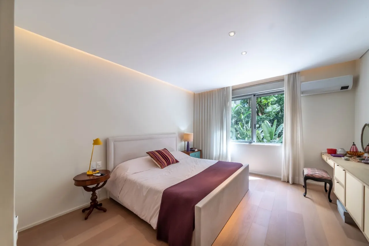Apartamento reformado com muito espaço à venda no Jardim América. – AP3465