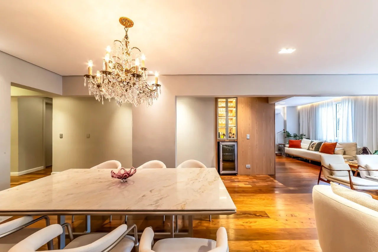 Apartamento Lindenberg reformado, com vista verde e localização especial no coração dos Jardins. – AP4091