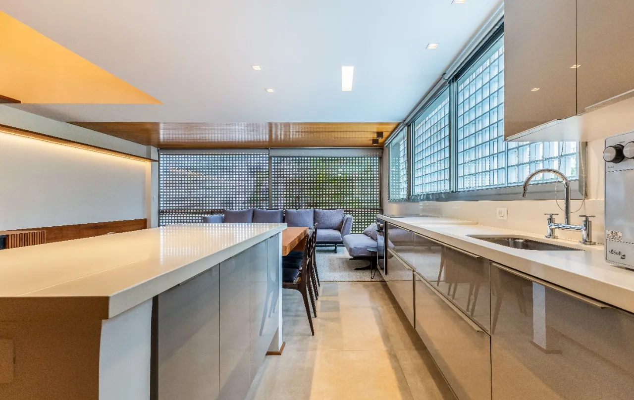 Apartamento duplex incrível, com projeto descolado e planta bem aproveitada, no melhor do Itaim Bibi – AP7430