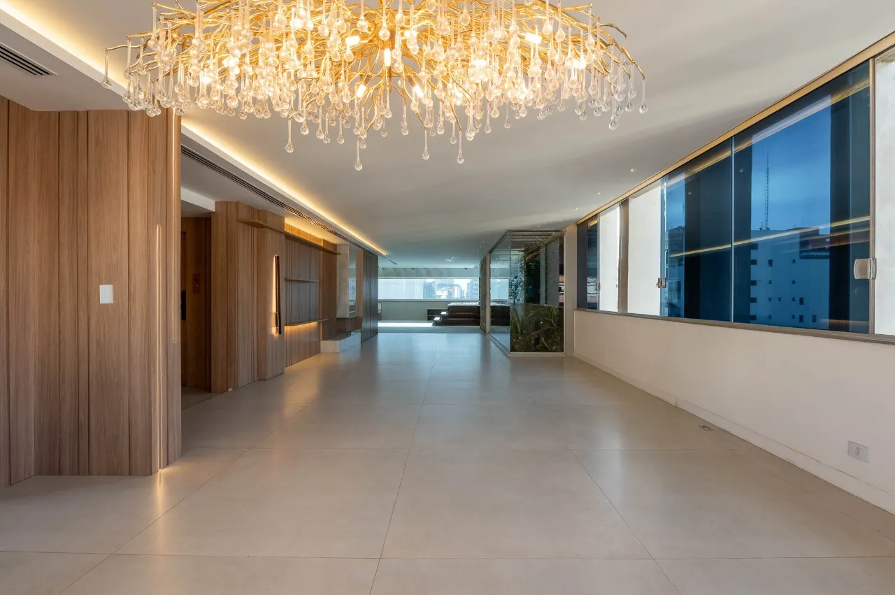 Cobertura duplex com vista aberta e arquitetura de destaque no Jardim Paulista. – CO0780