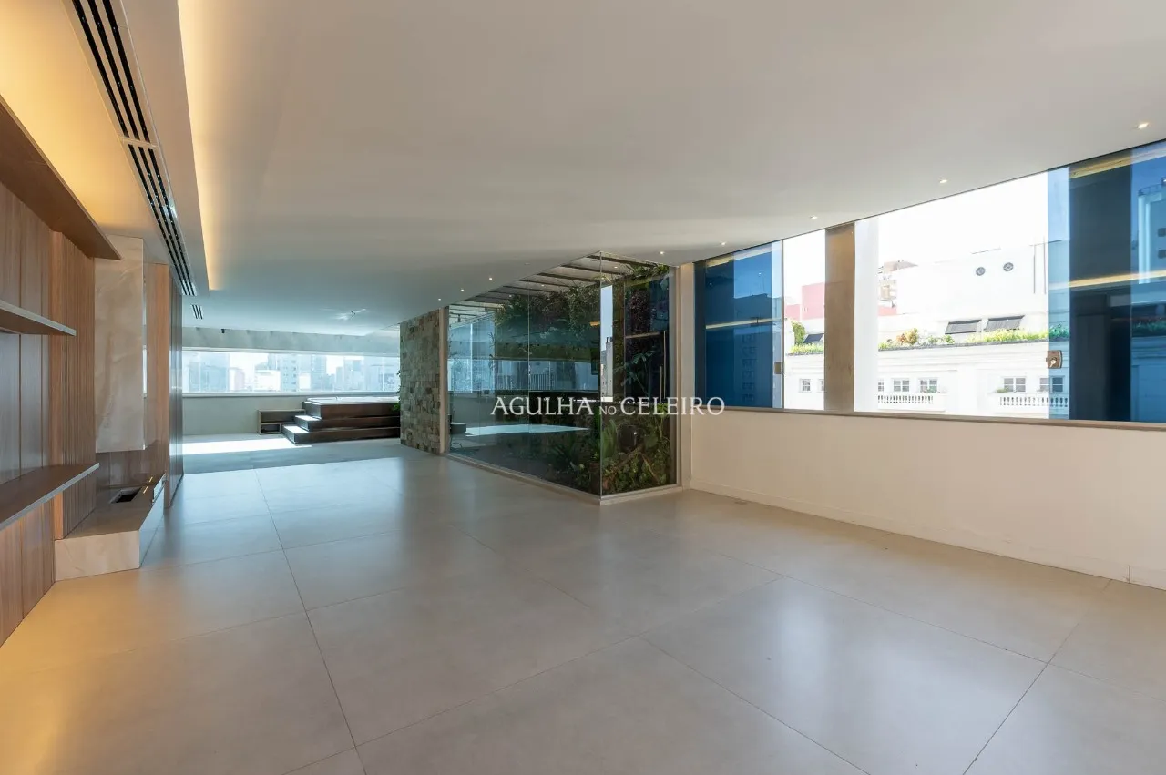Cobertura duplex com vista aberta e arquitetura de destaque no Jardim Paulista. – CO0780
