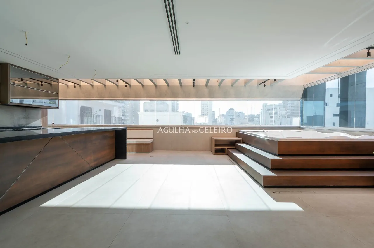 Cobertura duplex com vista aberta e arquitetura de destaque no Jardim Paulista. – CO0780