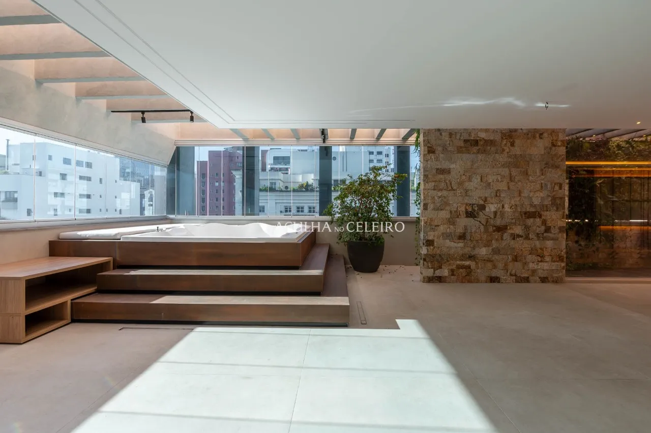 Cobertura duplex com vista aberta e arquitetura de destaque no Jardim Paulista. – CO0780