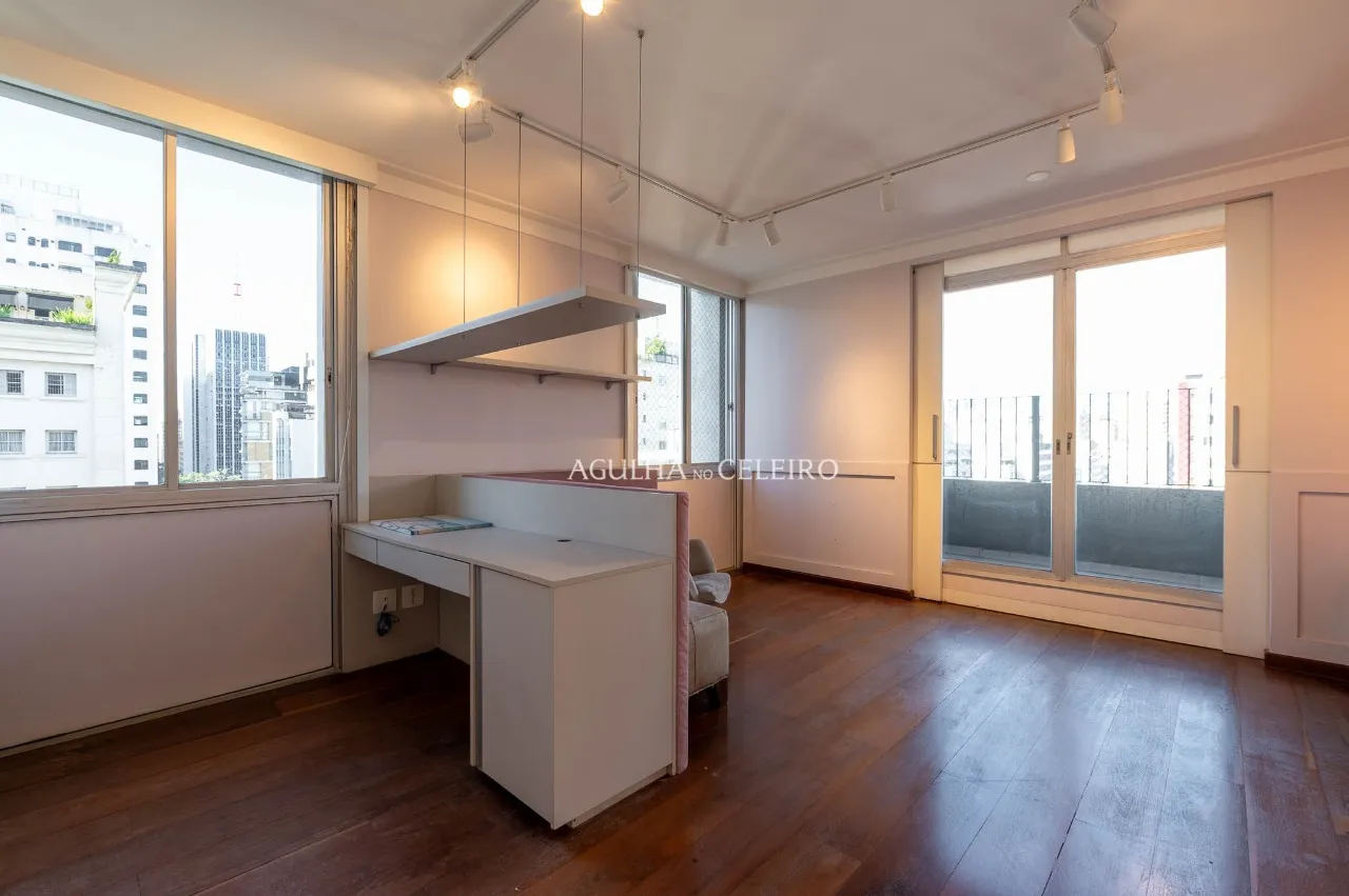 Cobertura duplex com vista aberta e arquitetura de destaque no Jardim Paulista. – CO0780