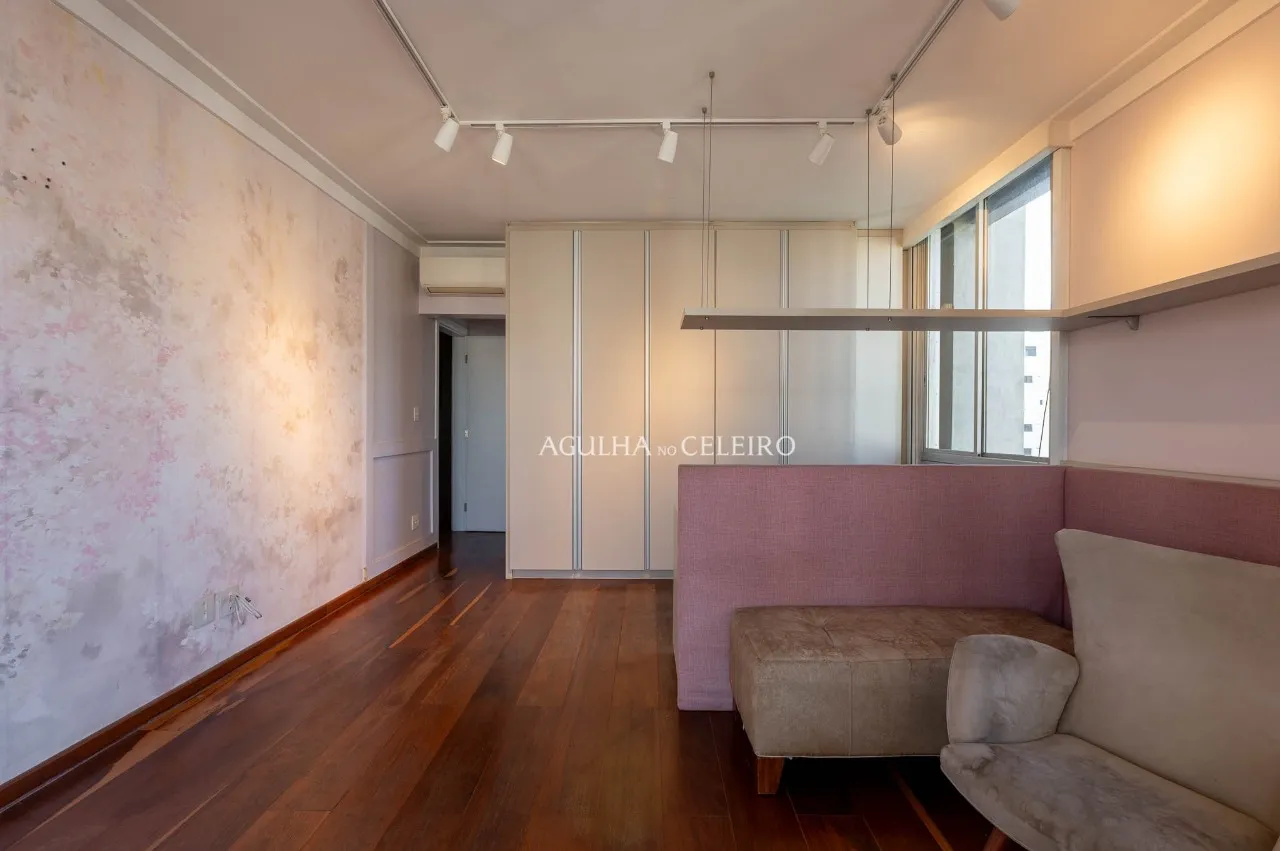 Cobertura duplex com vista aberta e arquitetura de destaque no Jardim Paulista. – CO0780