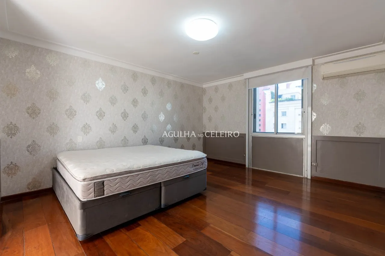 Cobertura duplex com vista aberta e arquitetura de destaque no Jardim Paulista. – CO0780