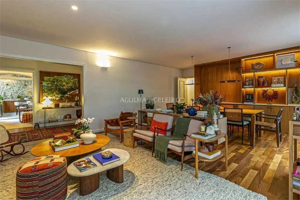 Casa em rua fechada com atmosfera acolhedora e área externa surpreendente na Vila Nova Conceição – 21308