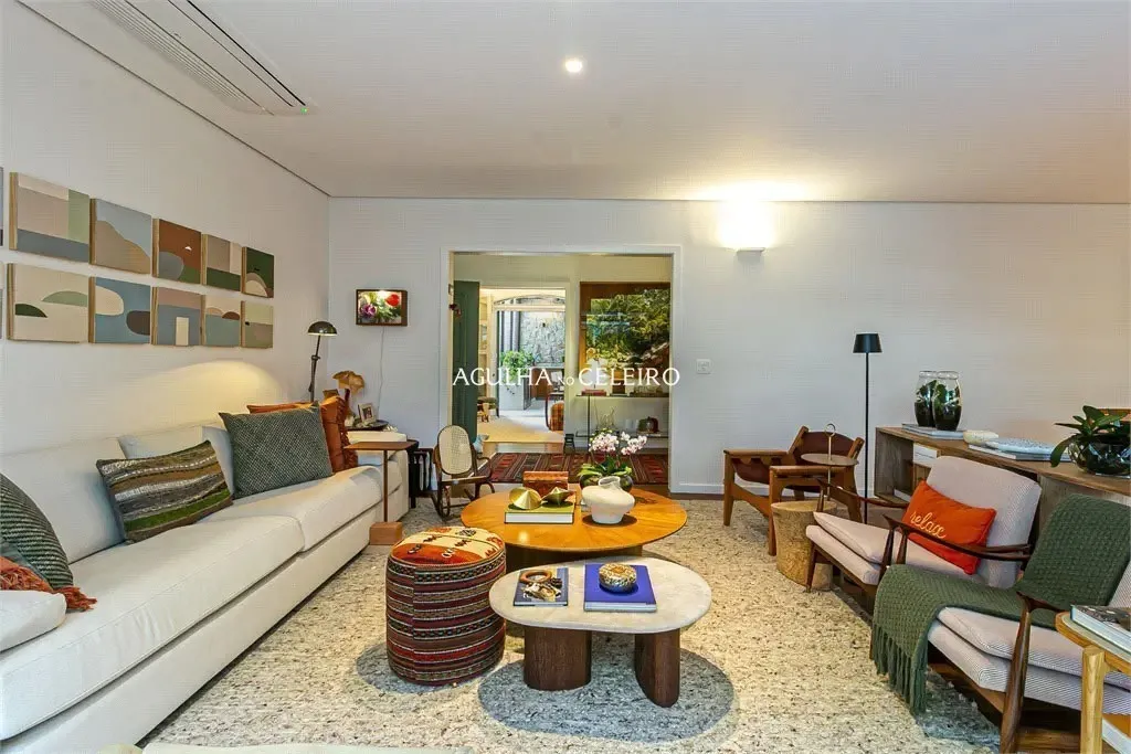 Casa em rua fechada com atmosfera acolhedora e área externa surpreendente na Vila Nova Conceição – 21308