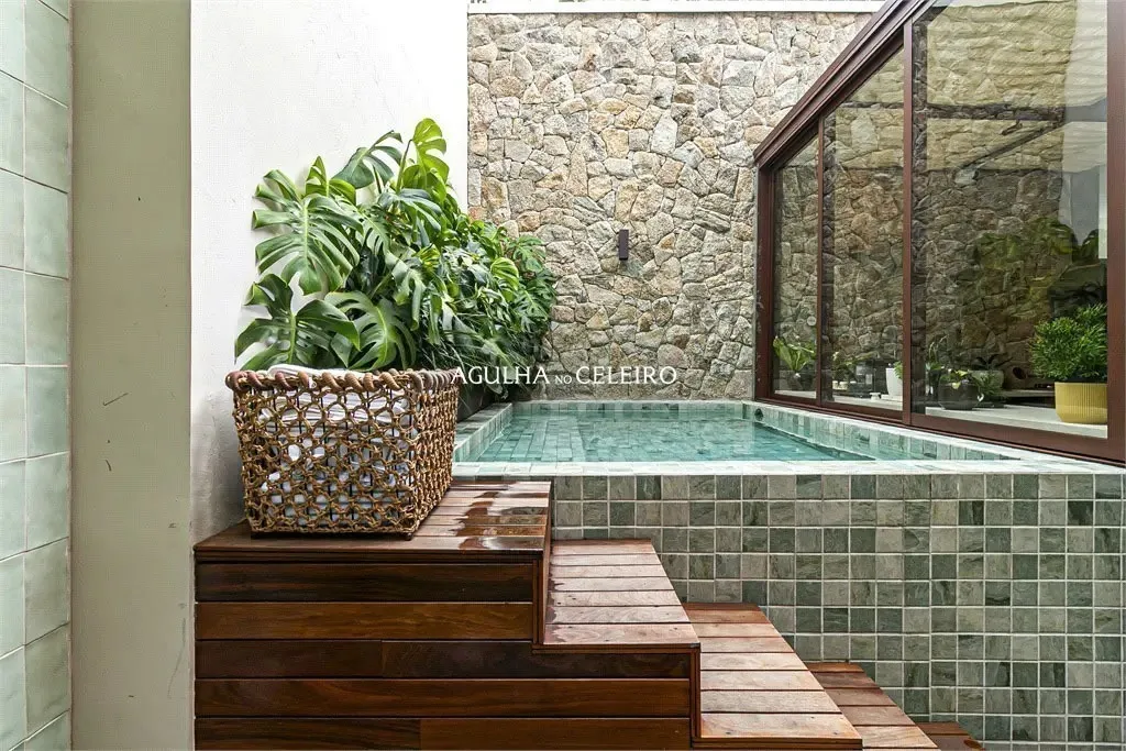 Casa em rua fechada com atmosfera acolhedora e área externa surpreendente na Vila Nova Conceição – 21308