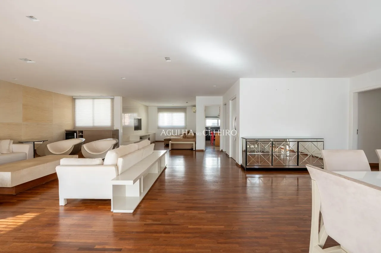 Um clássico do Itaim Bibi, onde elegância, espaço e localização se encontram – 21345