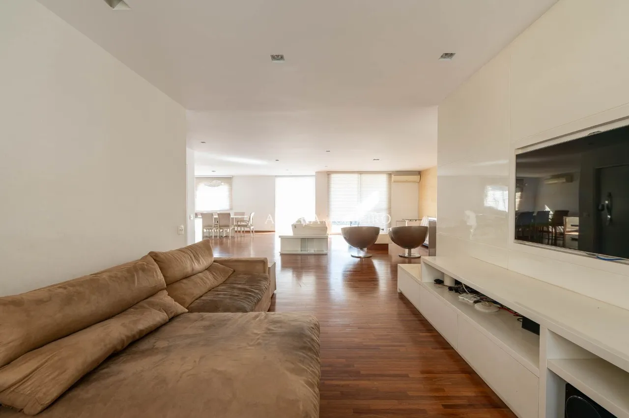 Um clássico do Itaim Bibi, onde elegância, espaço e localização se encontram – 21345