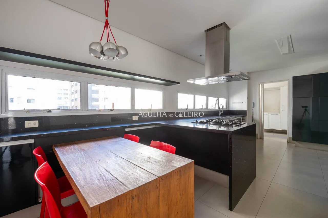 Um clássico do Itaim Bibi, onde elegância, espaço e localização se encontram – 21345