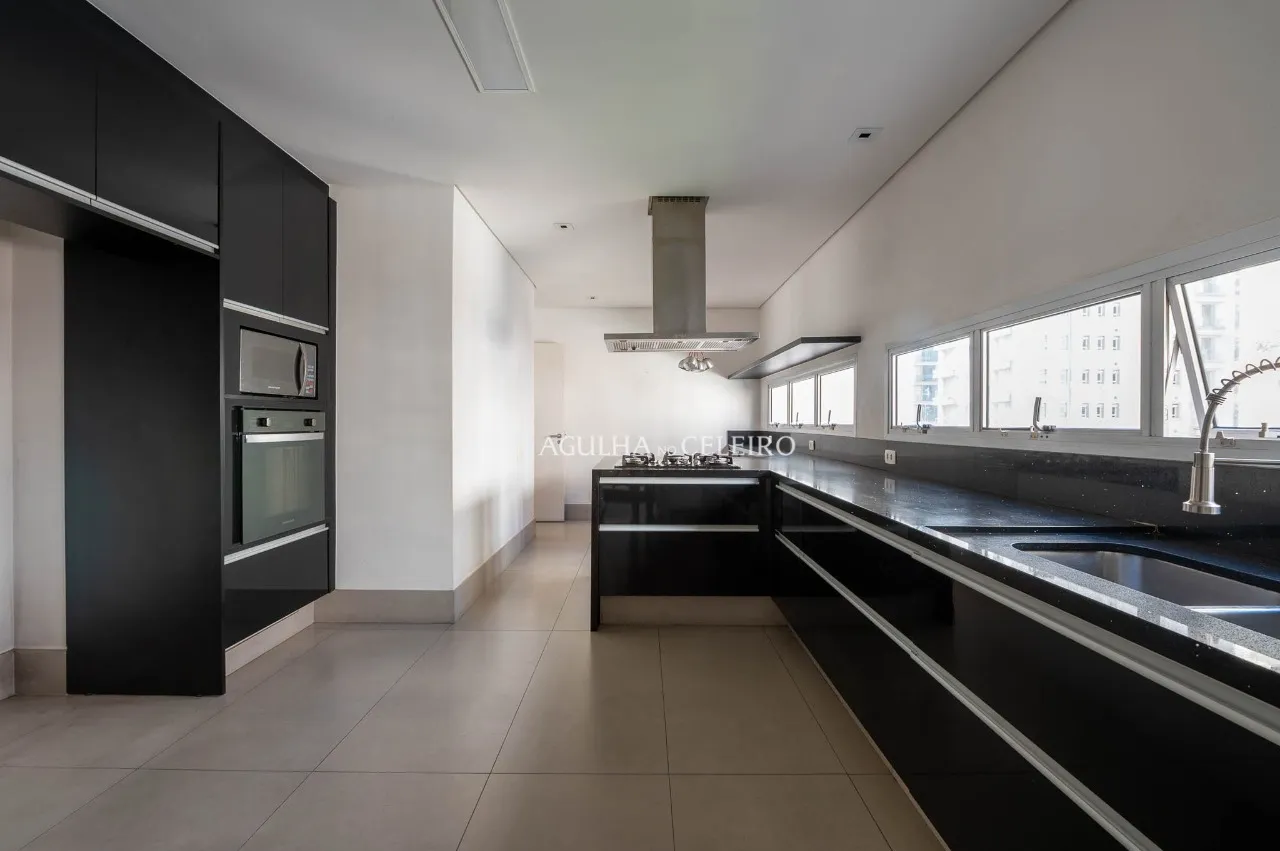 Um clássico do Itaim Bibi, onde elegância, espaço e localização se encontram – 21345