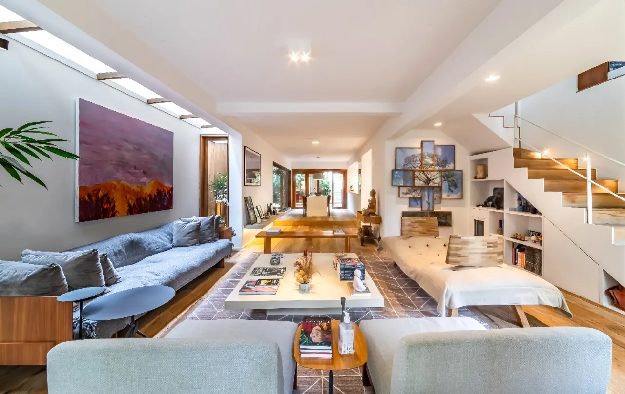 Casa de vila reformada com jardim e solarium em rua tranquila, no miolo da Vila Madalena. – 21624
