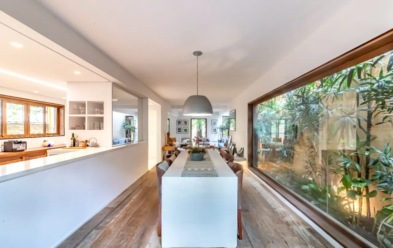 Casa de vila reformada com jardim e solarium em rua tranquila, no miolo da Vila Madalena. – 21624