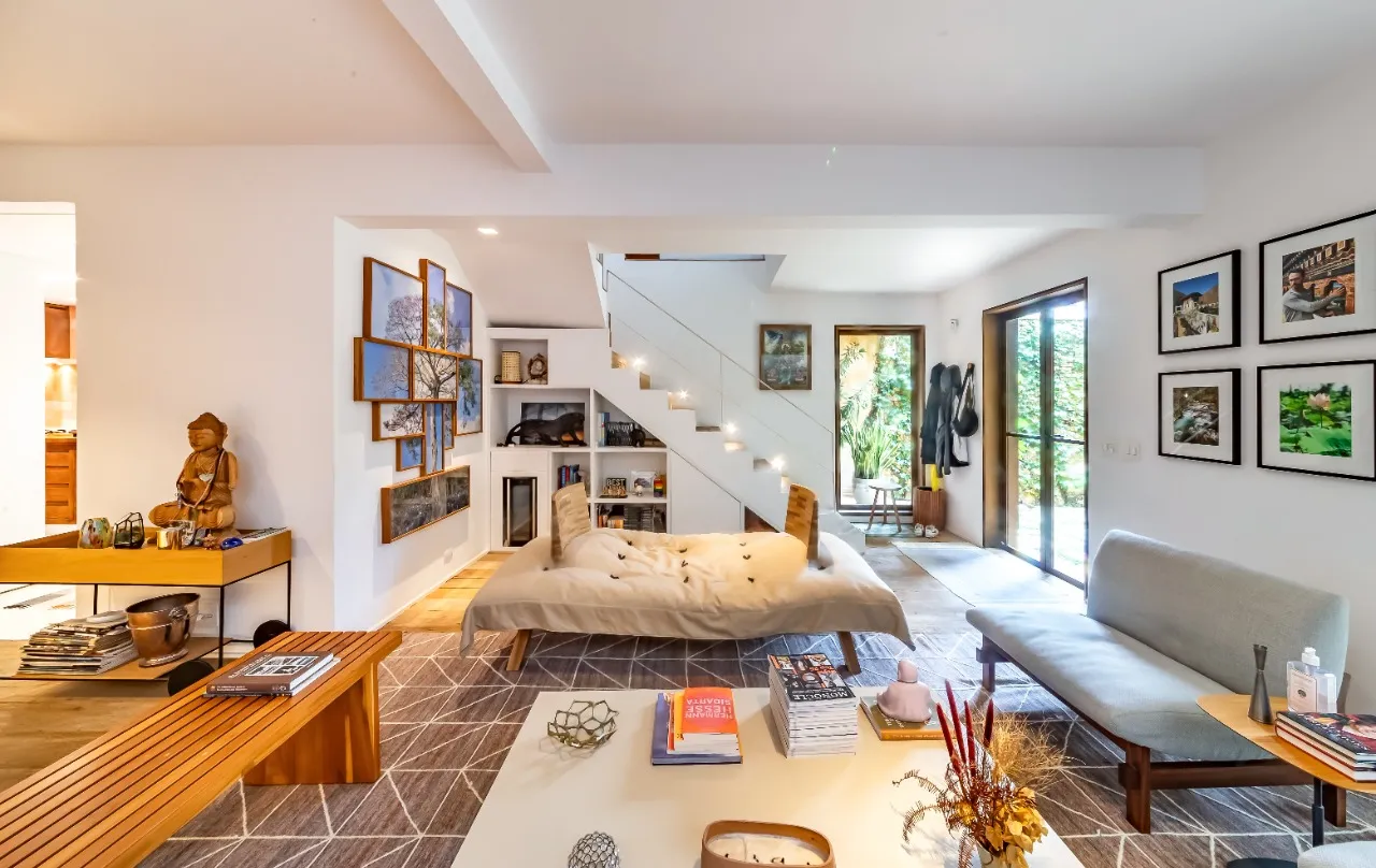 Casa de vila reformada com jardim e solarium em rua tranquila, no miolo da Vila Madalena. – 21624
