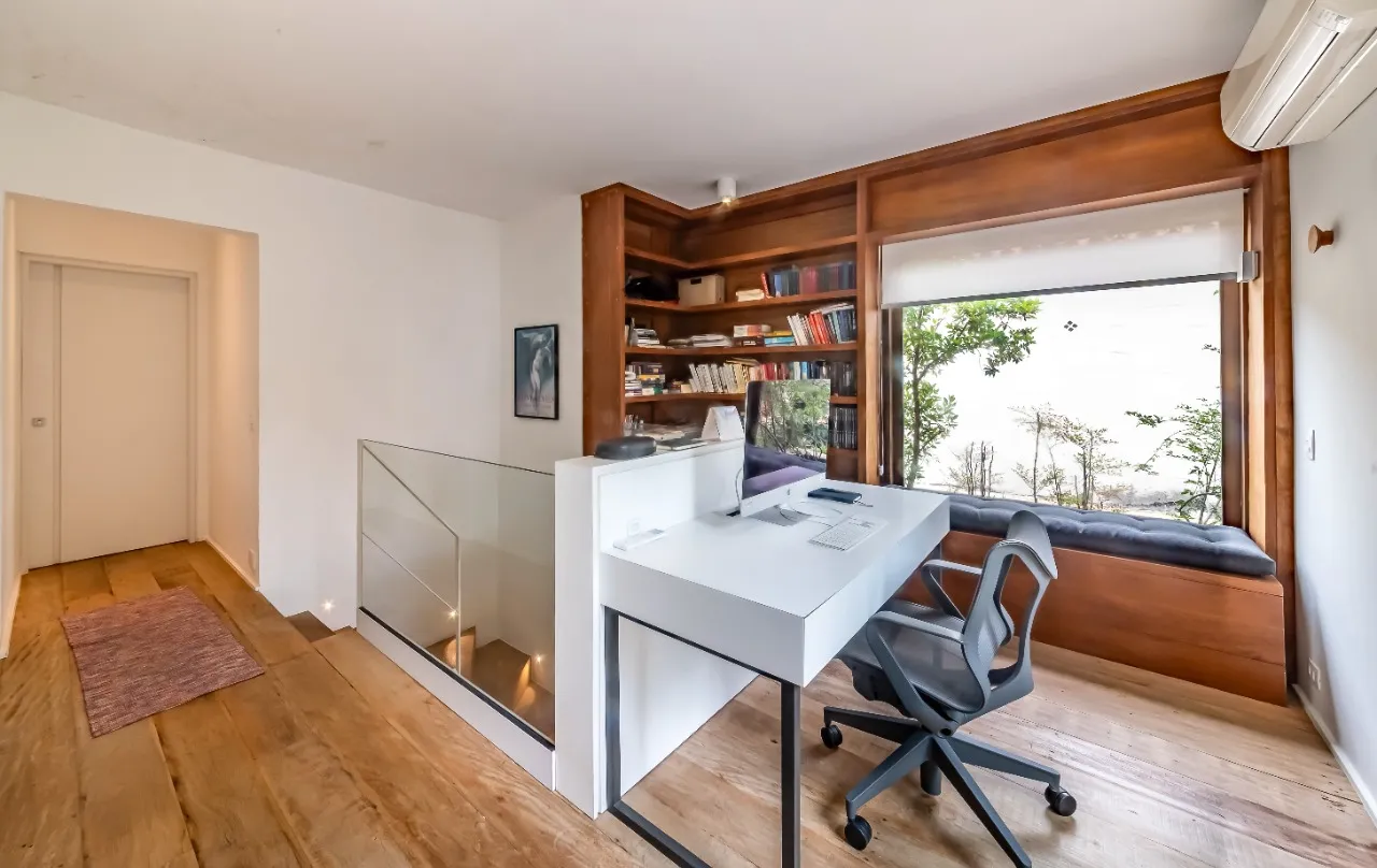 Casa de vila reformada com jardim e solarium em rua tranquila, no miolo da Vila Madalena. – 21624