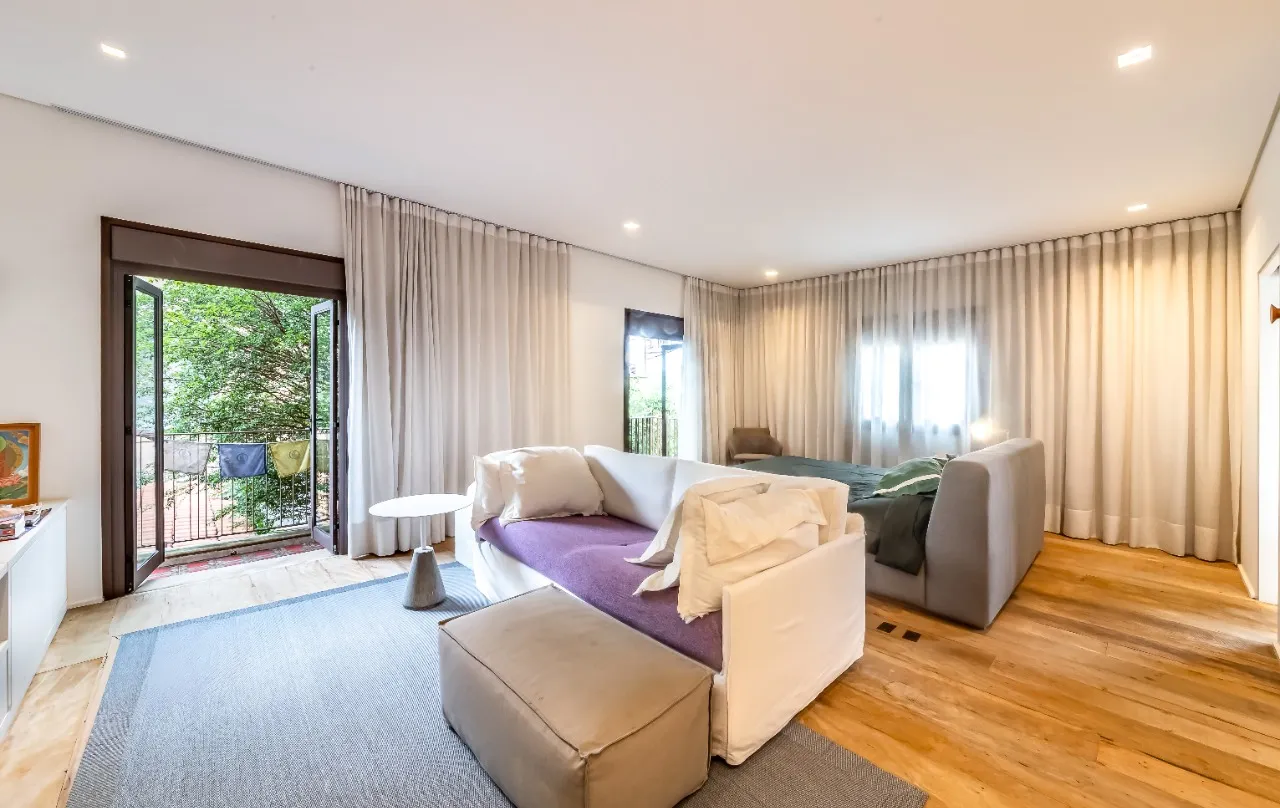 Casa de vila reformada com jardim e solarium em rua tranquila, no miolo da Vila Madalena. – 21624