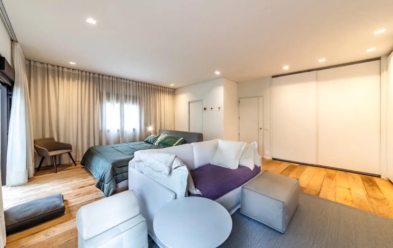 Casa de vila reformada com jardim e solarium em rua tranquila, no miolo da Vila Madalena. – 21624