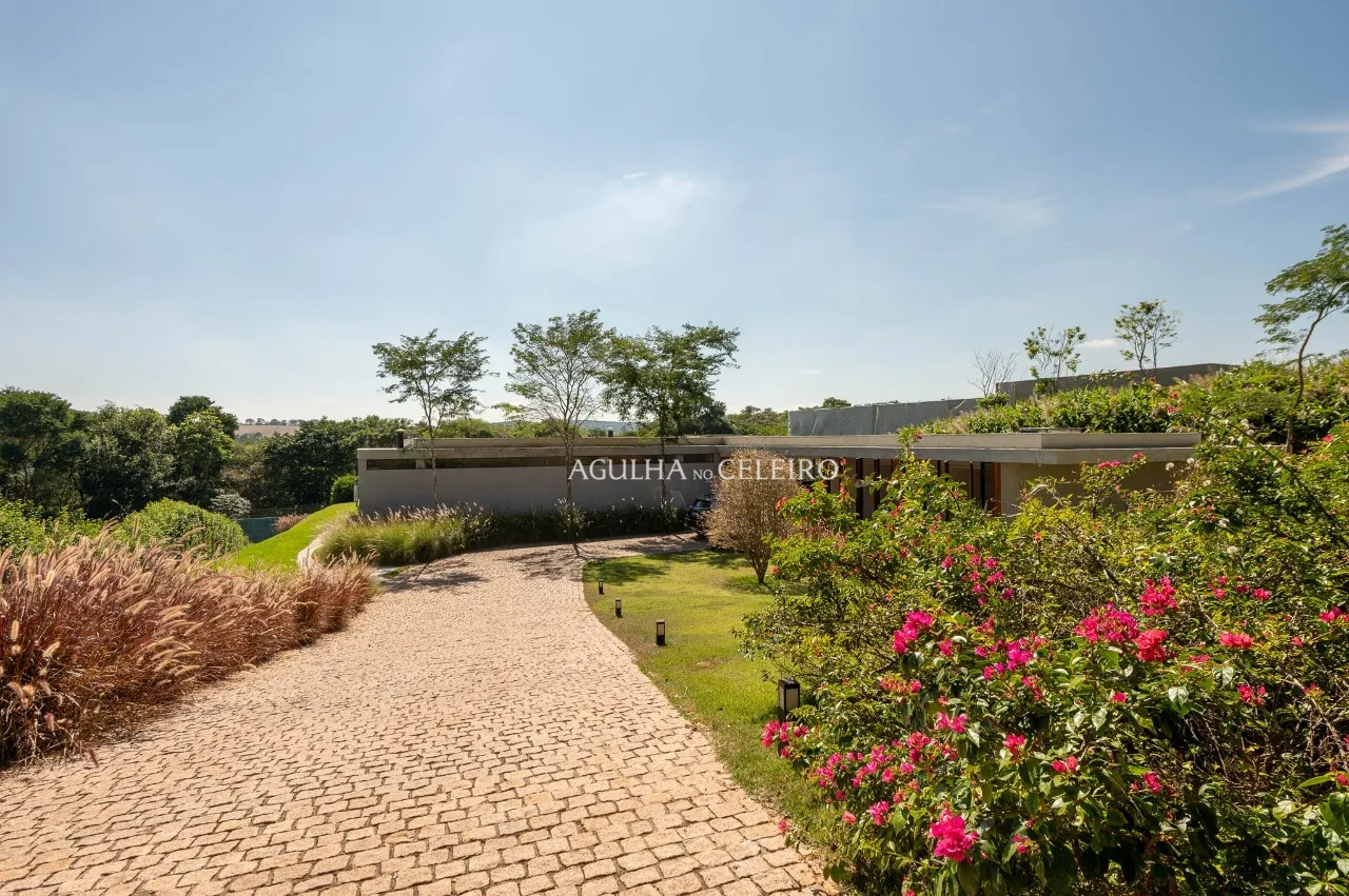 Arquitetura contemporânea integrada à natureza – 21872