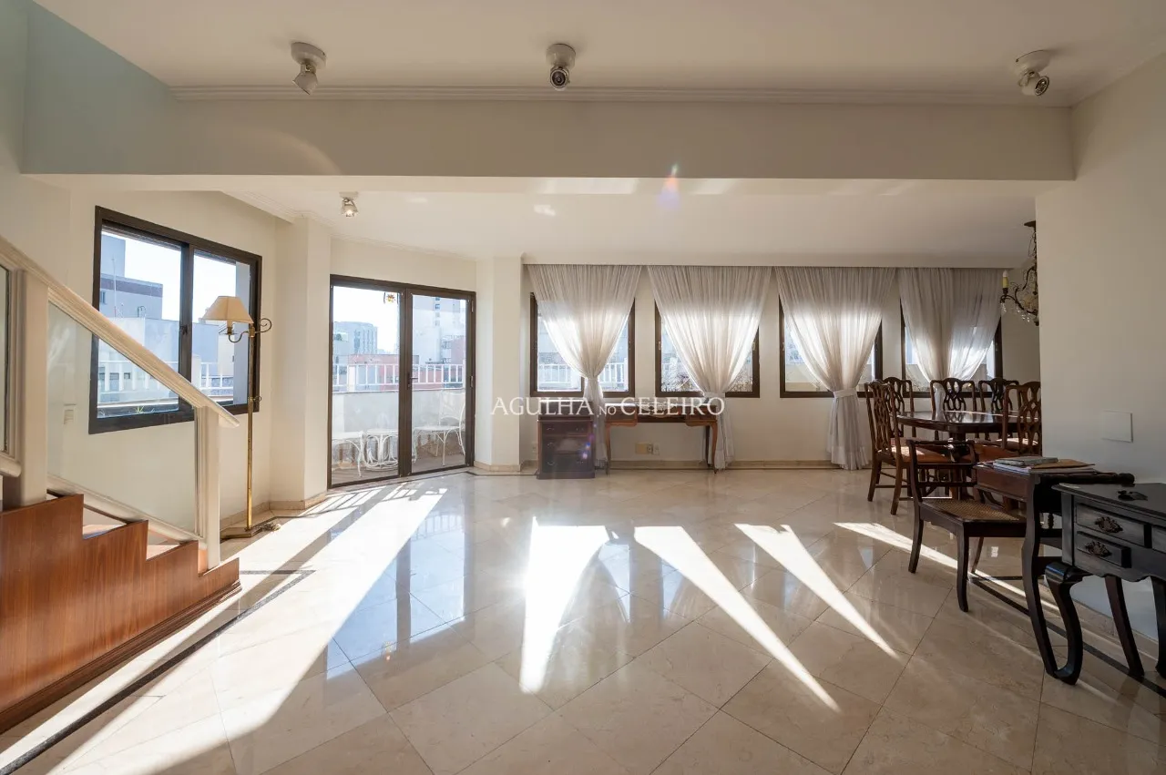 Cobertura com 320m2 e vista livre no Jardim América – 22158
