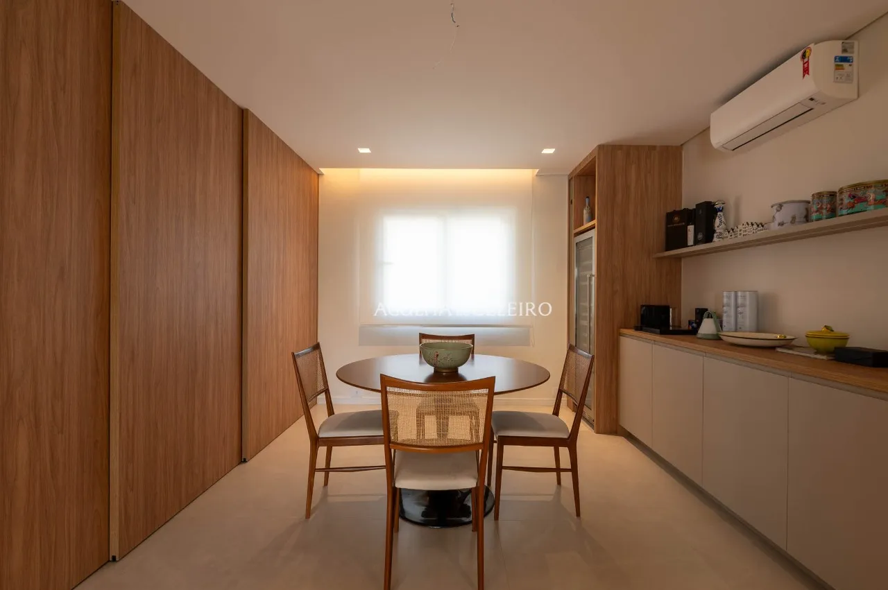 Apartamento com muita luz natural todo reformado à venda na Vila Nova Conceição – 22203