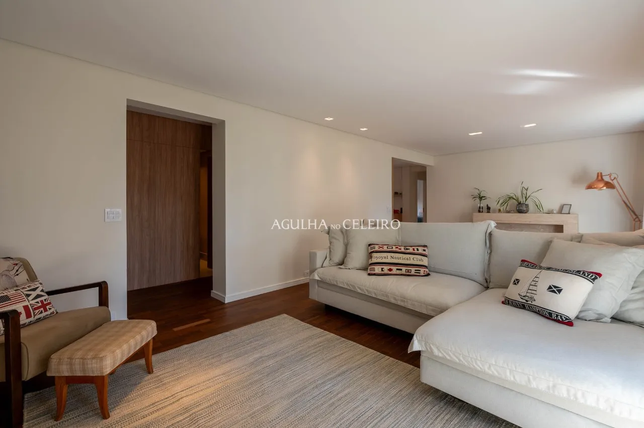 Apartamento com muita luz natural todo reformado à venda na Vila Nova Conceição – 22203