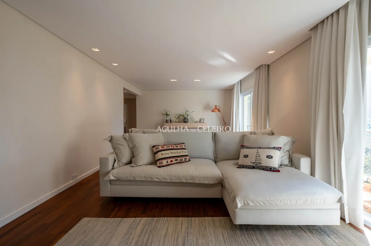 Apartamento com muita luz natural todo reformado à venda na Vila Nova Conceição – 22203