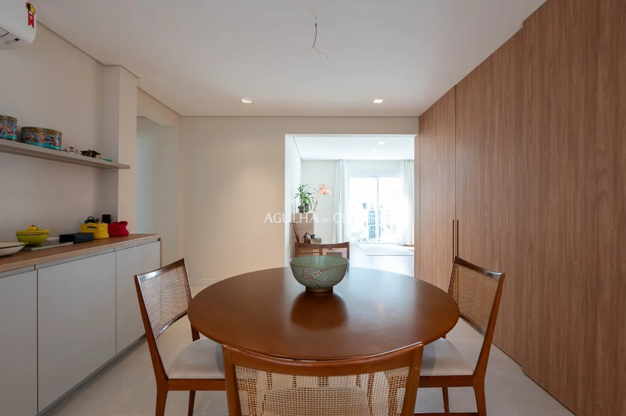 Apartamento com muita luz natural todo reformado à venda na Vila Nova Conceição – 22203